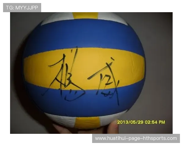 冠军球队球员签名会现场秩序井然粉丝反响热烈，ning冠军签名