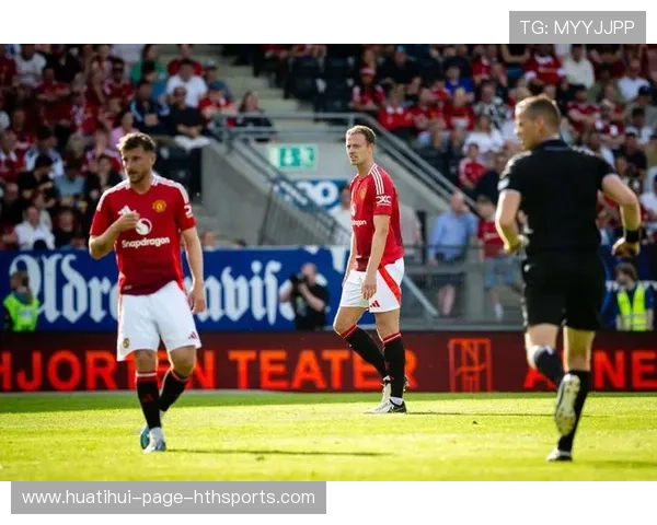 曼联官推爆新项目太多?球迷:你们比球队还忙 曼联官推爆新项目太多?球迷:你们比球队还忙