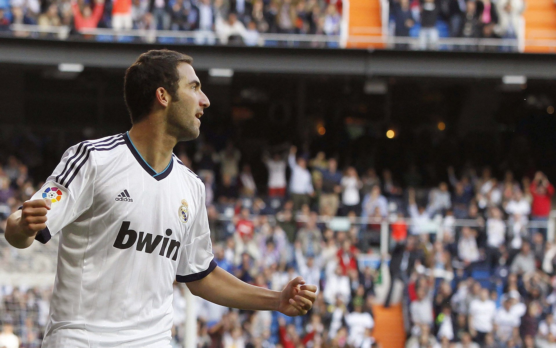 “厨房平板支撑计时赛” 利用烹饪空当完成挑战